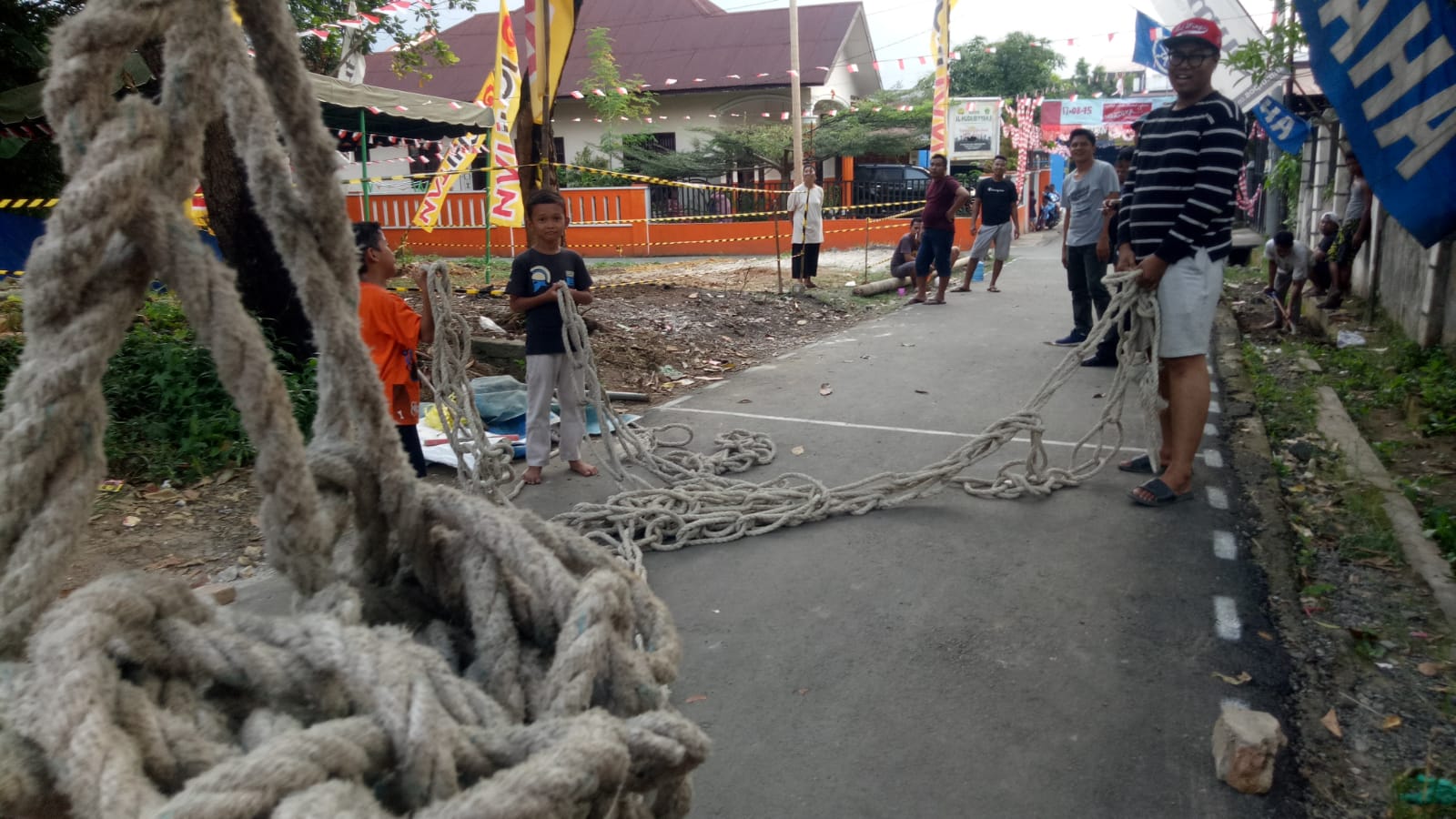 HUT Kemerdekaan RI 77 tahun, Warga Amplas Lomba Tarik Tambang Sepanjang 250 Meter