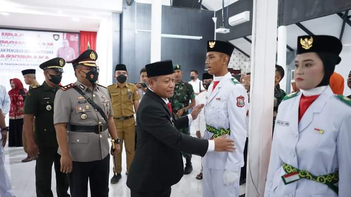 Walikota Tanjung Balai Waris Tholib Kukuhkan 30 Paskibra