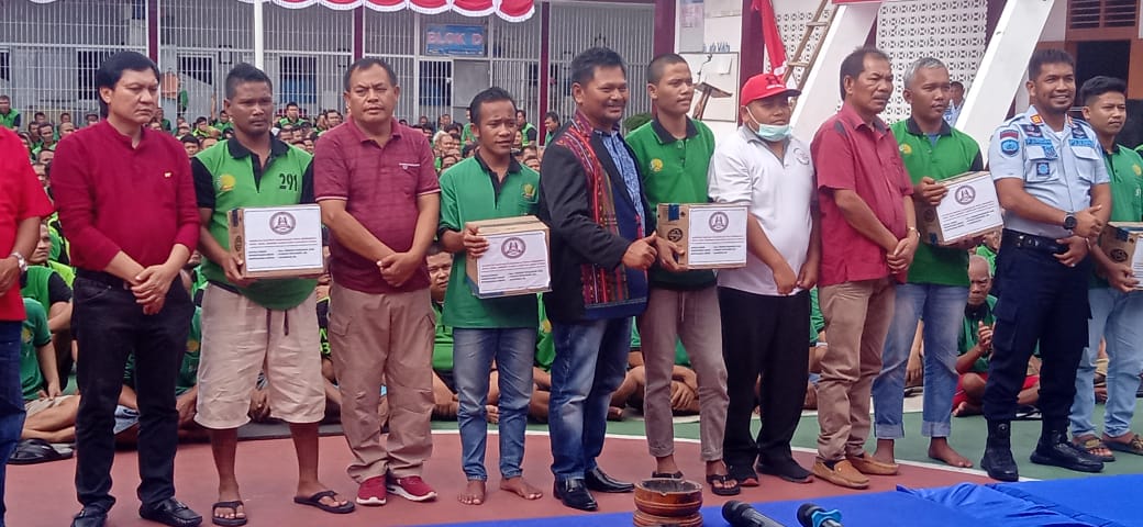 Pomparan Toga Sihombing Taput Berbagai Tali Asih di Lapas Siborongborong
