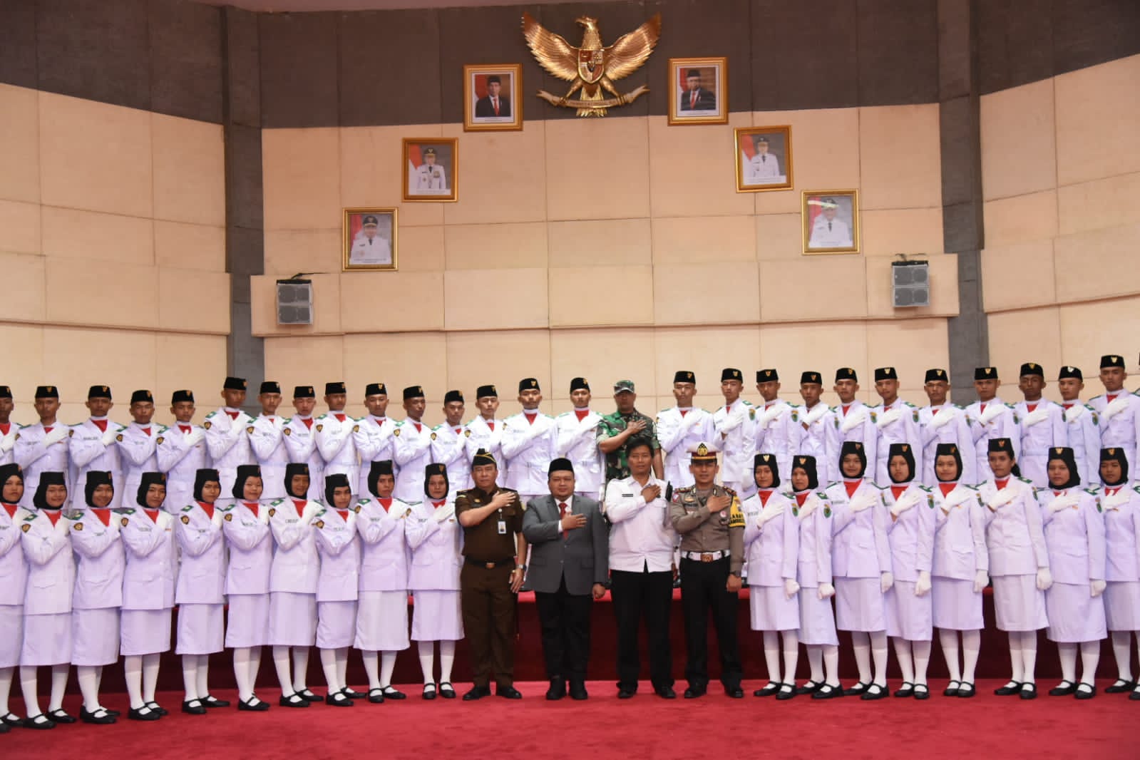 Bupati Tapsel Kukuhkan 72 Paskibra