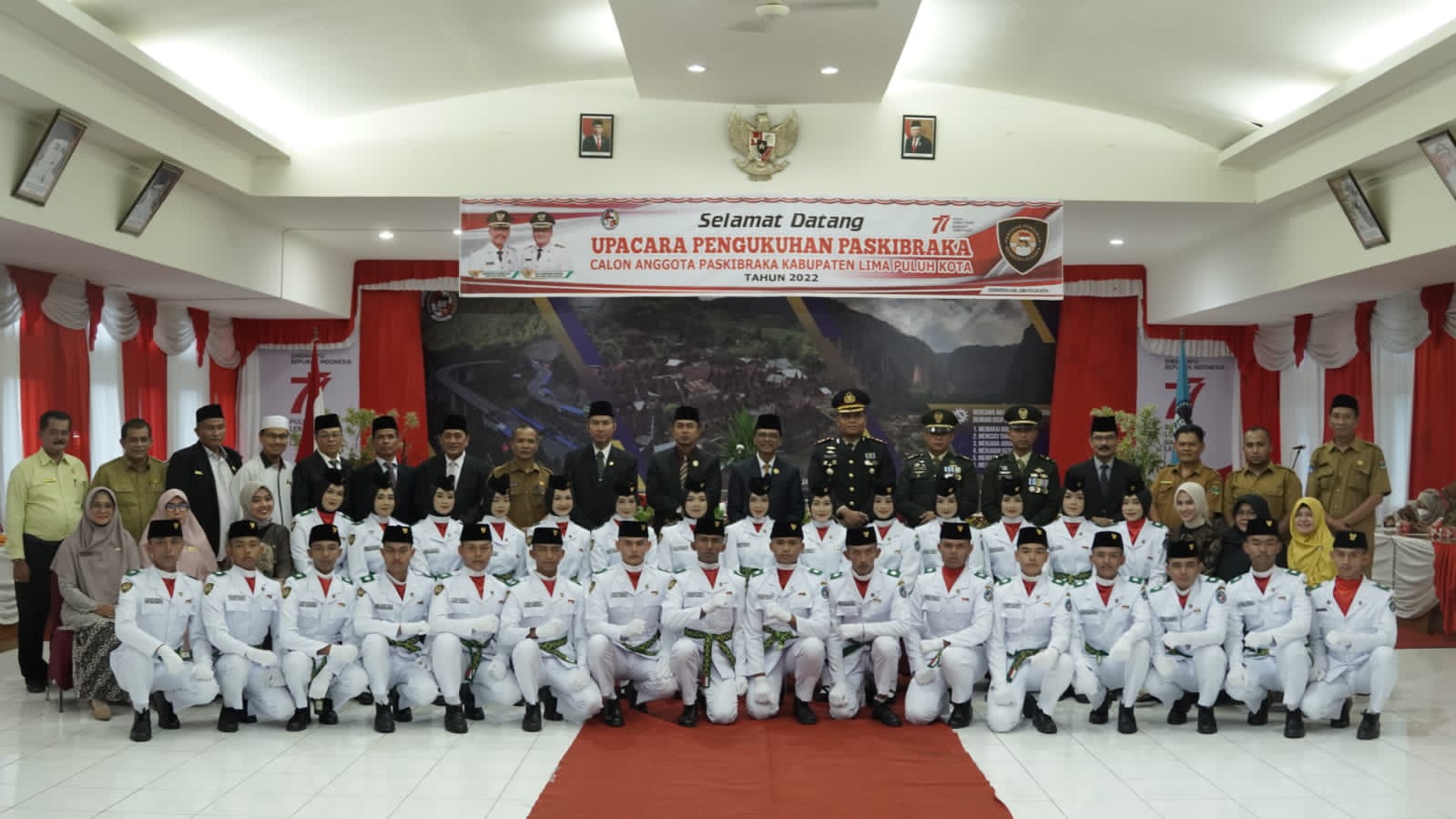 Berlangsung Khidmat, Bupati Kukuhkan Paskibraka Limapuluh Kota