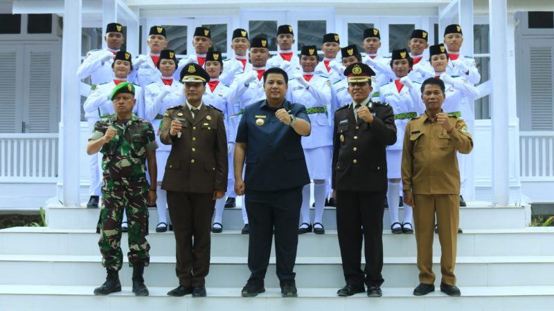 Bupati Samosir Kukuhkan Paskibra Pemkab