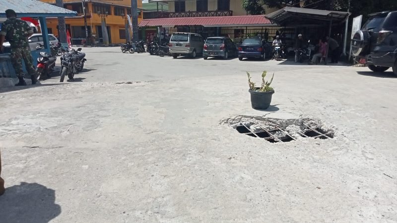 Hati-hati! Lubang Menganga di Pintu Masuk Dermaga Muara Taput
