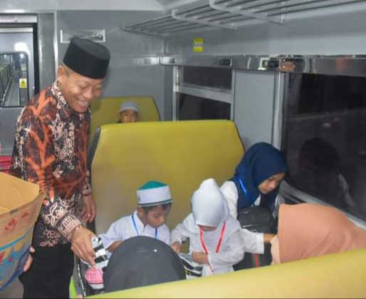 Walikota Waris Tholib Lepas Keberangkatan 100 Anak Yatim