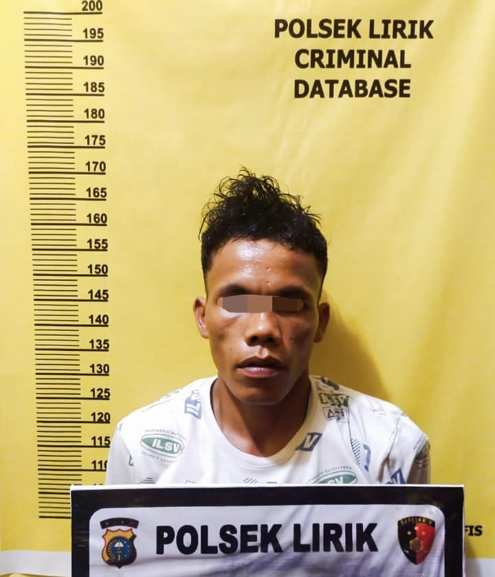 Kapolsek Lirik Inhu  Ringkus Pelaku Judi Togel Online di Desa Redang Seko