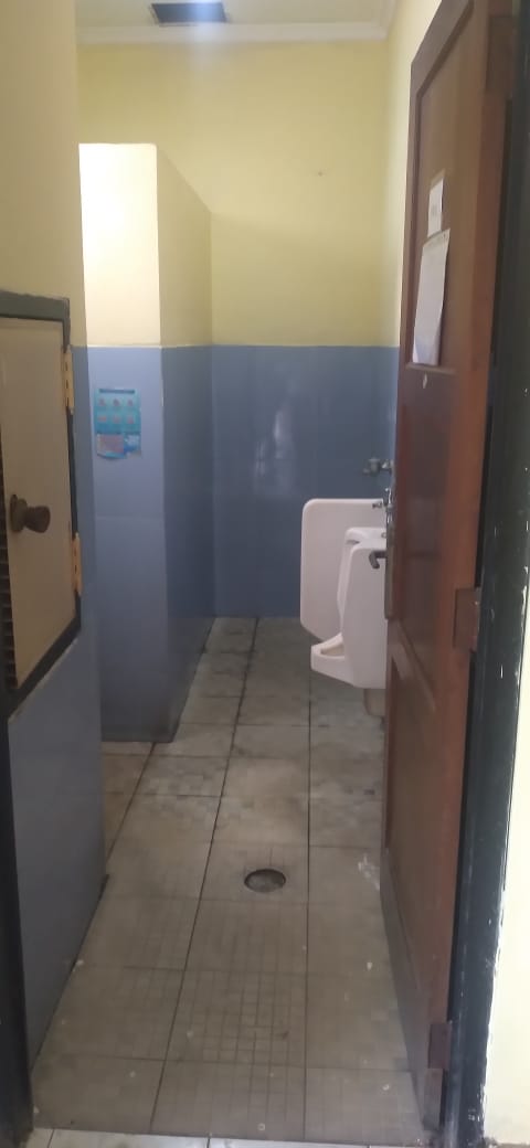 Toilet Kantor Kecamatan Kramatjati Bau Pesing