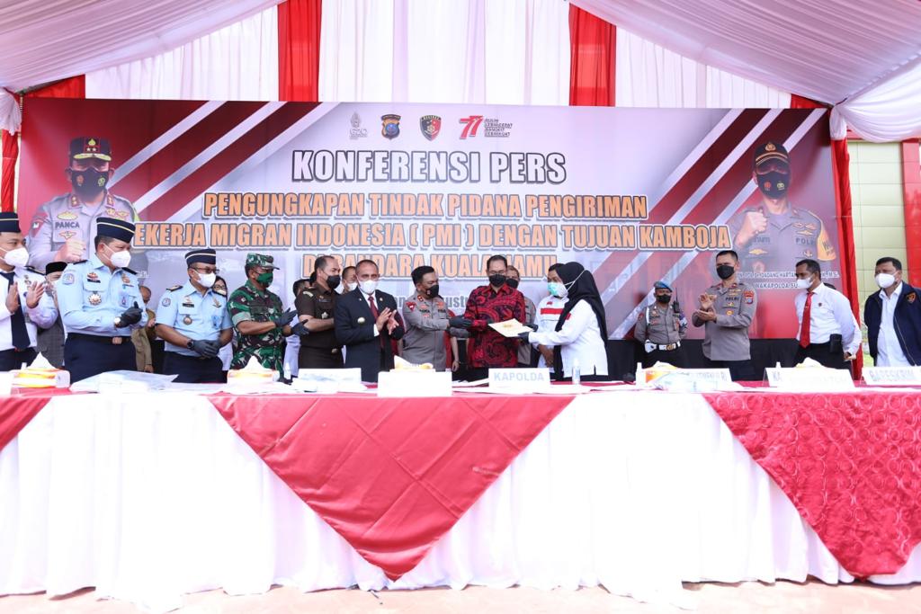 Kapolda Paparkan 212 PMI Ilegal, Hendak Diberangkatkan ke Kamboja