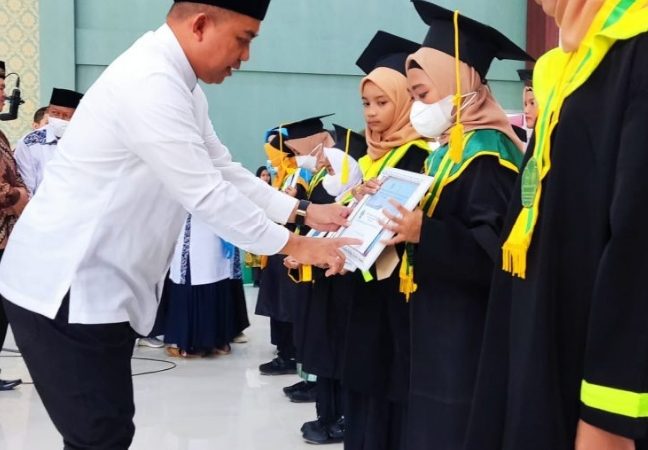 Molen Hadiri Wisuda Santri Se-Pangkalpinang