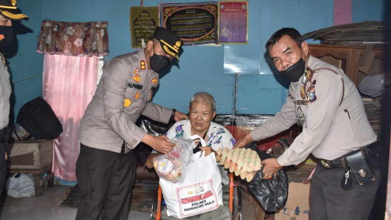 Dua Warga Tua Renta Dapat Kejutan Dari Kapolres Inhu 