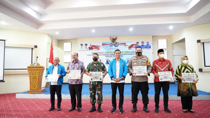 DPD KNPI PGK Anugerahkan Pin Anggota Kehormatan Kepada Walikota dan Forkopimda Kota Pangkalpinang