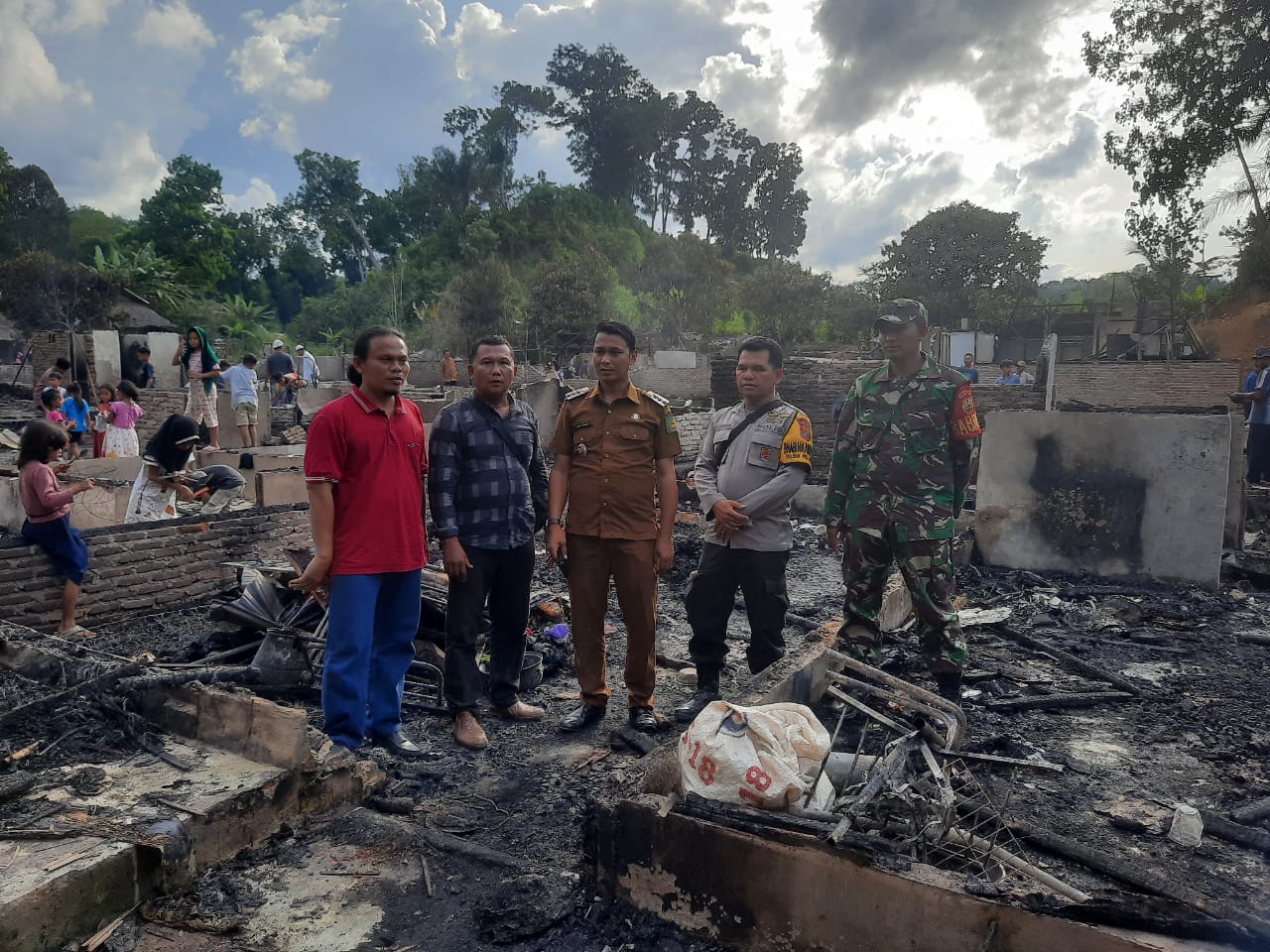 Puluhan warga Kampung Majelis Ta’lim Fardhu(matfa)Desa Telaga Said Kehilangan tempat tinggal Akibat Kebakaran