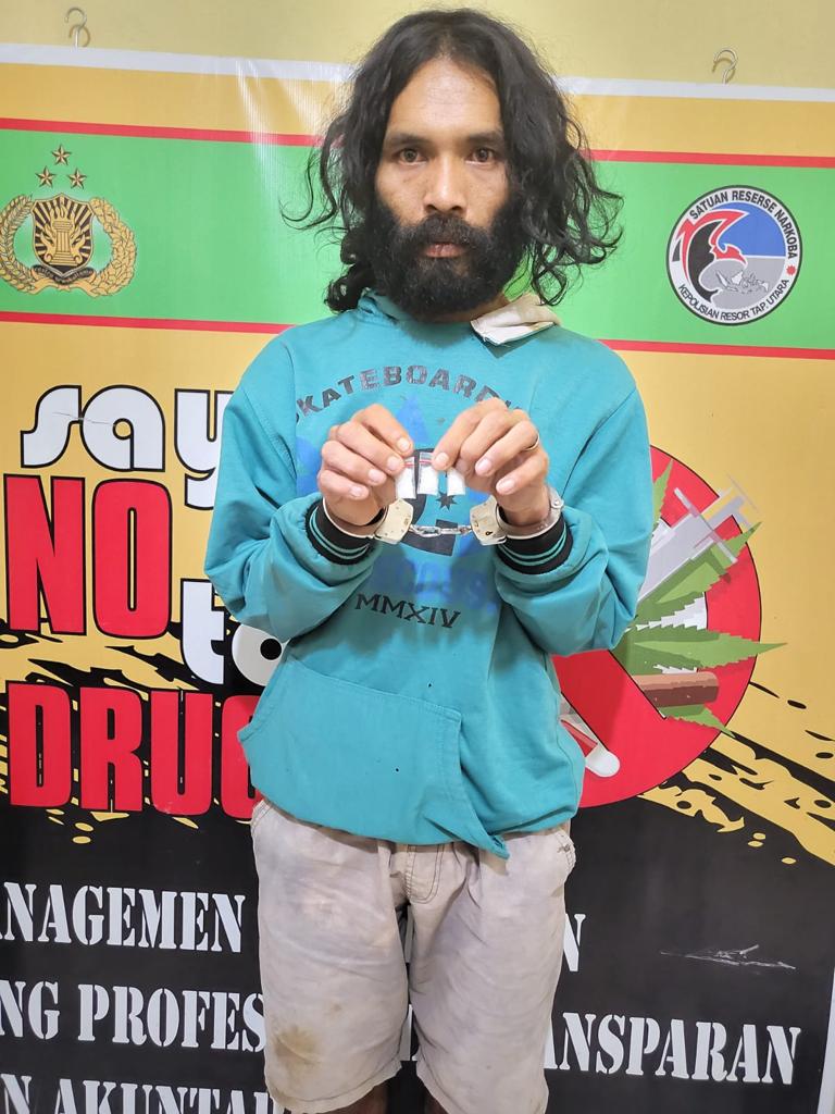 Pemuda Berjambang Berhasil di Tangkap Sat Narkoba Polres Taput, Karena Menyimpan Narkoba Jenis Sabu.