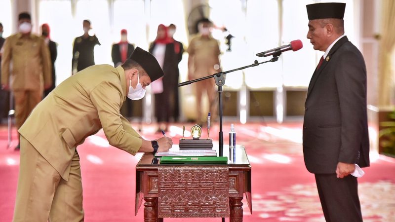 Lantik Zulkifli Jadi Sekretaris DPRD Sumut, Edy Rahmayadi Minta untuk Bekerja Maksimal