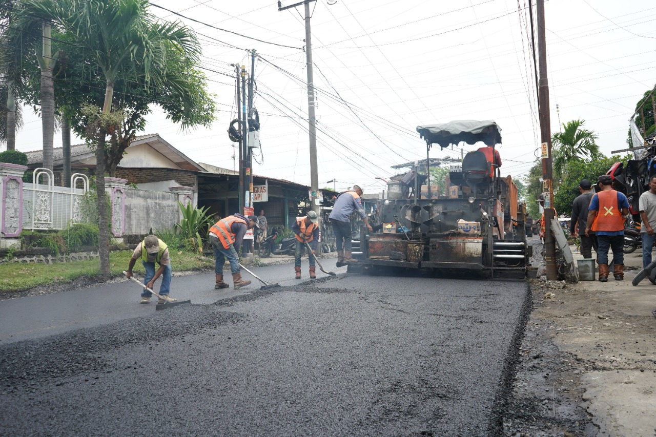 Atasi Kemacetan, Dinas PU Perlebar Jalan STM Kelurahan Suka Maju