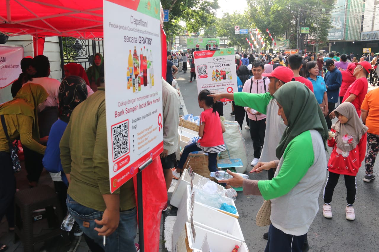 Sebagai Upaya Mengurangi Sampah Di Kota Medan, Dinas Lingkungan Hidup Kota Medan Membuka Stand Bank Sampah di ajang Car Free Day