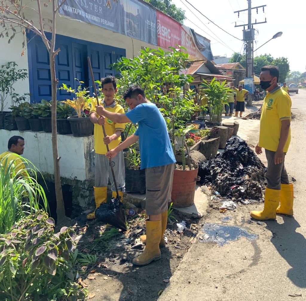 Dinas PU Benahi Jalan dan Normalisasi Drainase di Jalan Gaharu, Perwira II, Mandala By Pass, dan Aksara