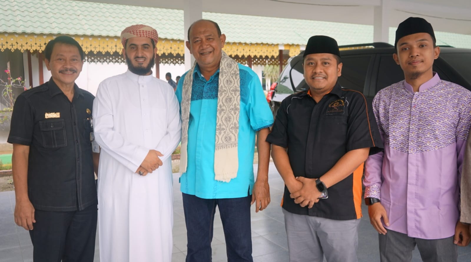 Syekh Adil Al Bahri Berikan Sorban, Syah Afandin Sedekahkan 100 Al Quran