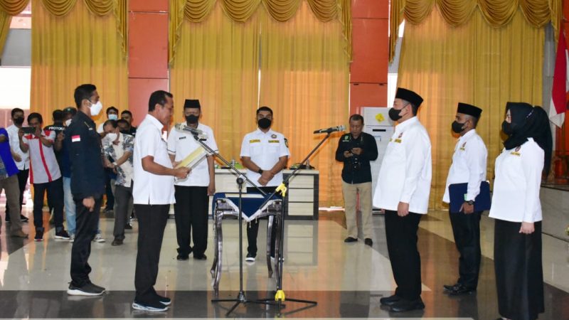 Asisten Setda Pemkab Inhu Lantik Pengurus Karang Taruna Masà Bhakti 2022-2027