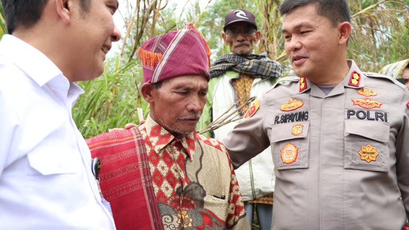 Kapolres Bersama Bupati Simalungun Dampingi Deputi II Staf Presiden (KSP) Silaturahmi Dan Berdialog Dengan Masyarakat Sihaporas