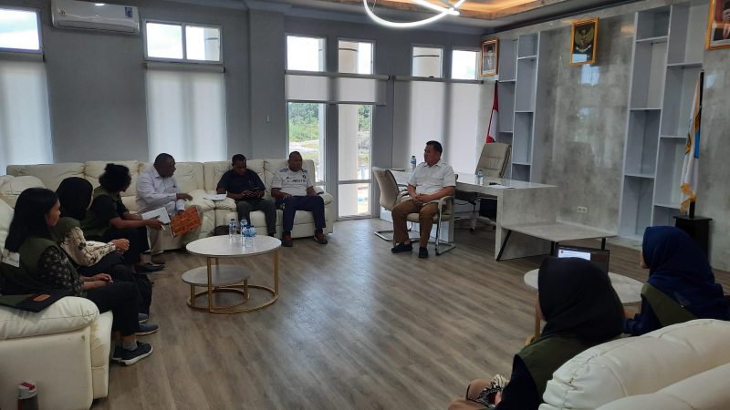 Pj.Bupati Dr Bernhard E Rondonuwu,S.Sos,M.Si Terima Kunjungan Dari Yayasan Indonesia Mengajar