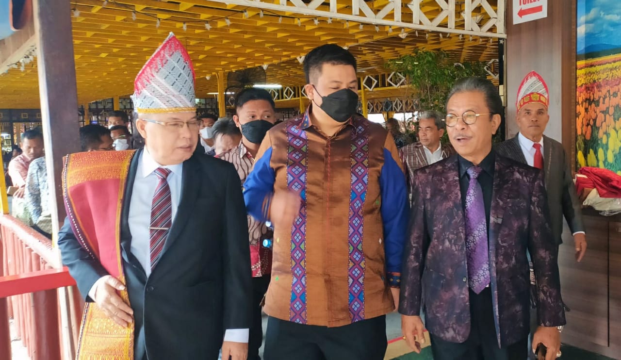 Ketua DPRD Kepri Sambut Bupati Vandiko di Pelantikan Samosir Nauli Batam