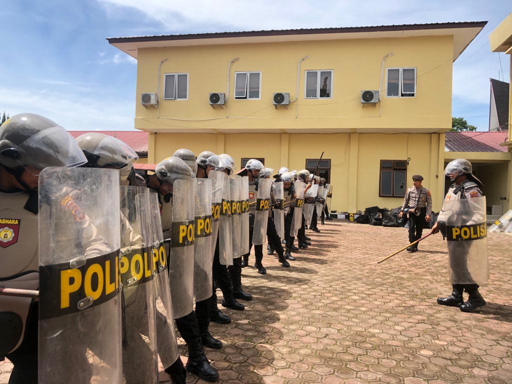 Polres Taput Laksanakan Pergeseran Pasukan Untuk Pengamanan di Sejumlah SPBU di Wilayah Taput