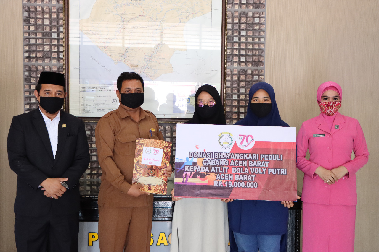 Wujud Kepedulian Ketua Yayasan Kemala Bhayangkari Cabang Aceh Barat Terhadap Atlit Volly Wanita 