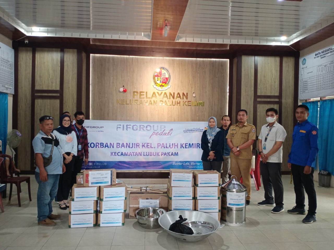 Sinergisitas FIFGROUP Dengan Kelurahan Setempat, Salurkan Bantuan Terdampak Banjir