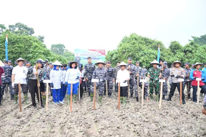 HUT TNI AL Ke 77, Walikota Tanjungbalai Laksanakan Gerakan Nasional Penanaman Sorgum