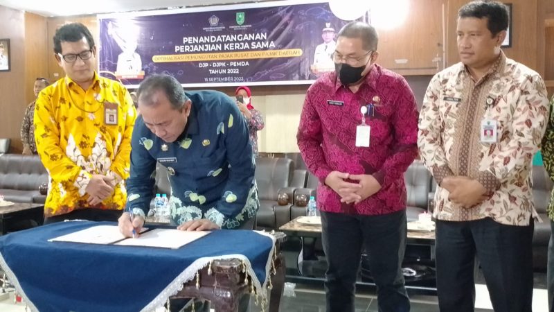 Wabup Inhu Teken Kerjasama Optimalisasi Pemungutan Pajak