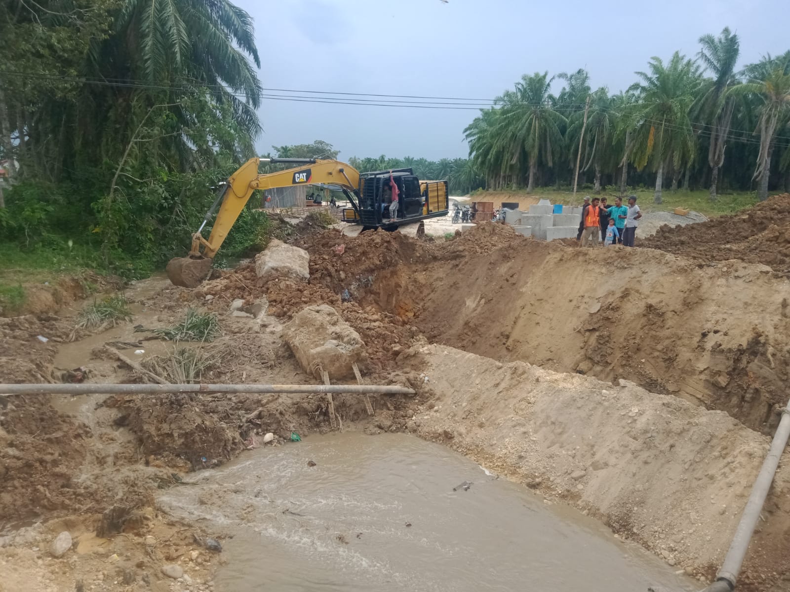 Kontraktor Bongkar Jembatan Kebun Baru, Jalur Alternatif Tak Dibangun