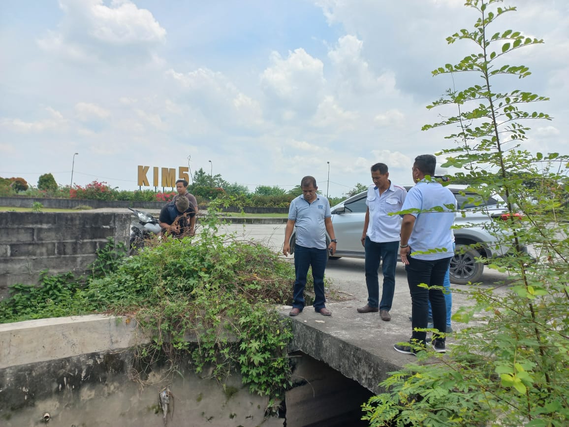 Lagi, Air Parit di KIM 2 Diduga Terkontaminasi Limbah Residu DPRD Medan, Segera Ditindak