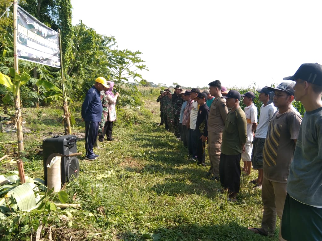 Koramil 05/Cepiring Bersama Pemdes Truko ,Gotong Royong Buka Akses Jalan Baru Dusun Teguhan