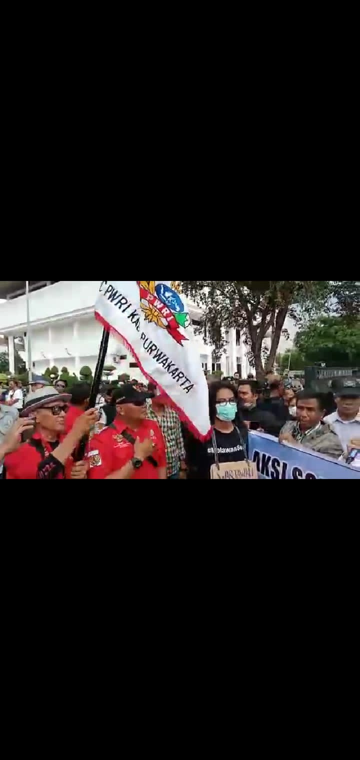 Tangkap Oknum PNS Karawang terlibat penganiayaan Wartawan, Ribuan Massa Pers Demo
