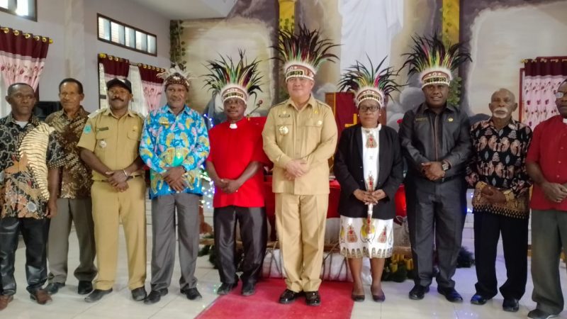 PJ.Bupati Maybrat didampingi Waket III BPAM Sinode GKI ditanah Papua resmikan Gedung Baru GKI Jemaat Diaspora Sehu