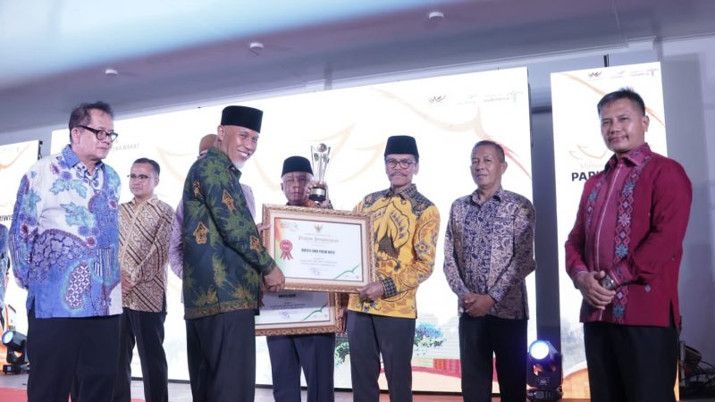 Program Prioritas Wisata Tuai Hasil, Bupati Safaruddin Terima 3 Penghargaan Wisata 2022