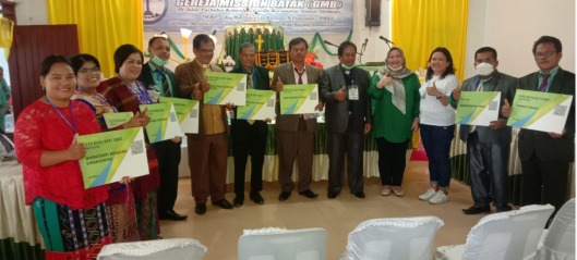 BPJamsostek Pematangsiantar Serahkan Kartu Peserta Secara Simbolis Kepada Pelayan Gereja Mission Batak