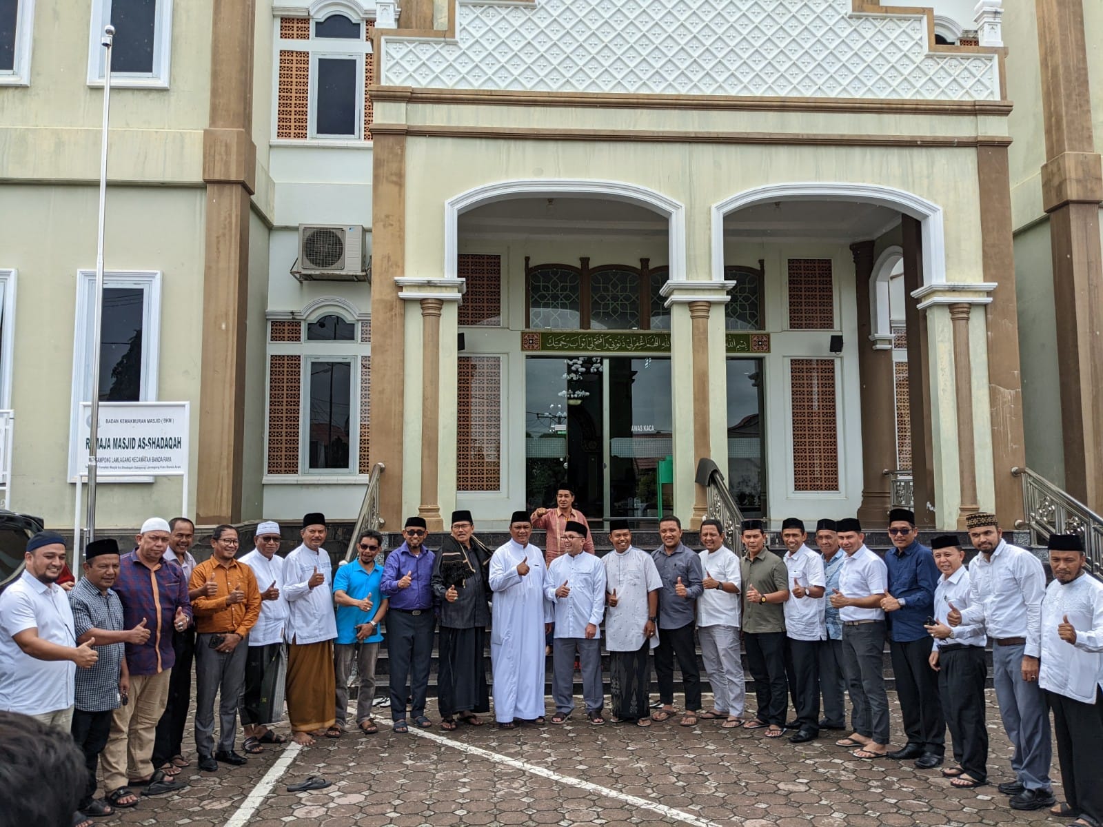 Heri Julius S. Sos., MM. Upayakan Sarana Air Bersih di Mesjid As-Ahadaqah Lamlagang