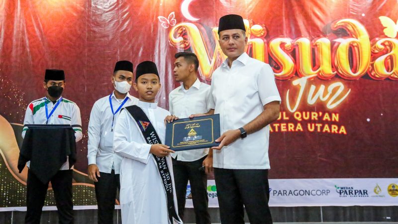 Wisuda Tahfiz 30 Juz BQ DT Peduli Sumut, Ini Pesan Musa Rajekshah dan Aa Gym