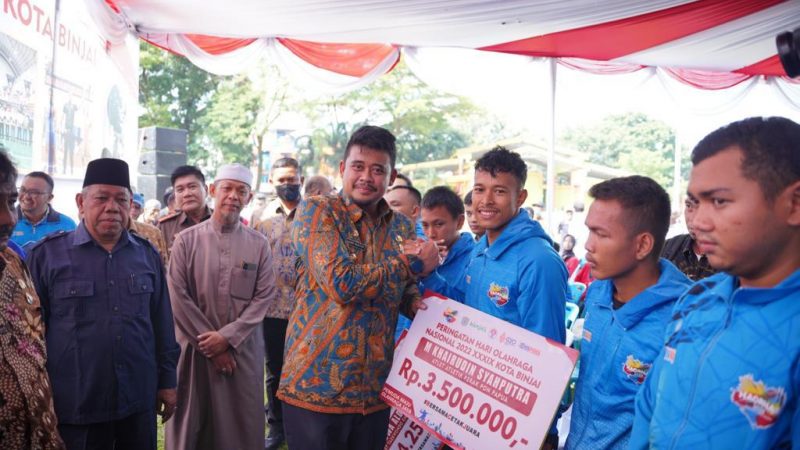 Telah Bantu Pemko Binjai Layani Warga, Ketua Komwil I APEKSI Bobby Nasution Serahkan Bantuan