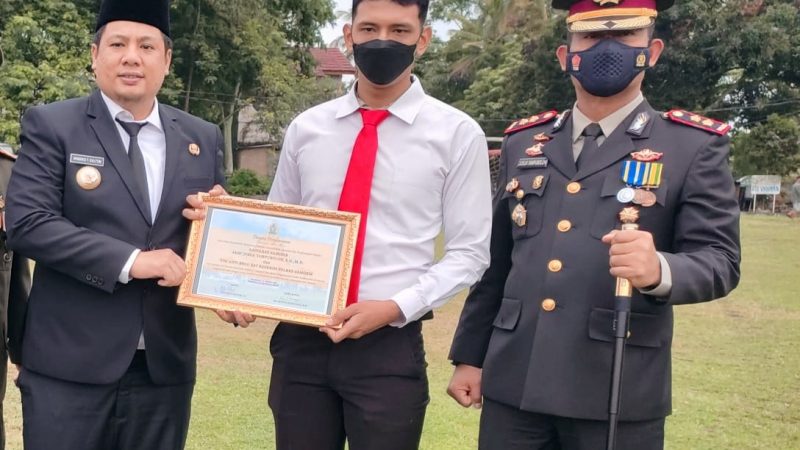 Bupati Samosir Serahkan Reward Kepada Kapolres pada Hari Kesaktian Pancasila