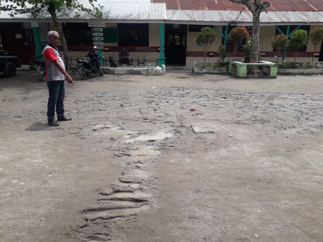 SMP 4 Satu Atap Pangururan Butuh Bantuan Pembangunan Halaman Sekolah