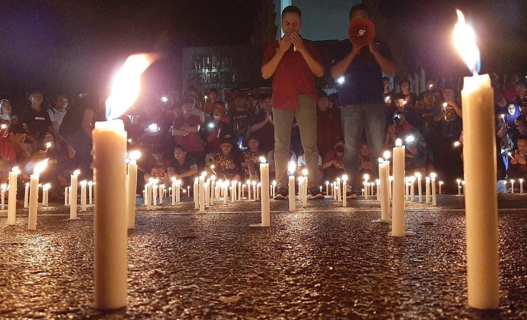 Malang Berduka GP ANSOR Menggelar Acara Doa Bersama Di Stadion Kanjuruhan Malang