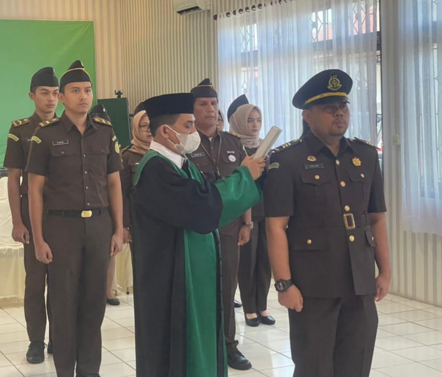 Kajari Inhu Lantik Kasi Perdata dan Tata Usaha Negara Yang Baru 