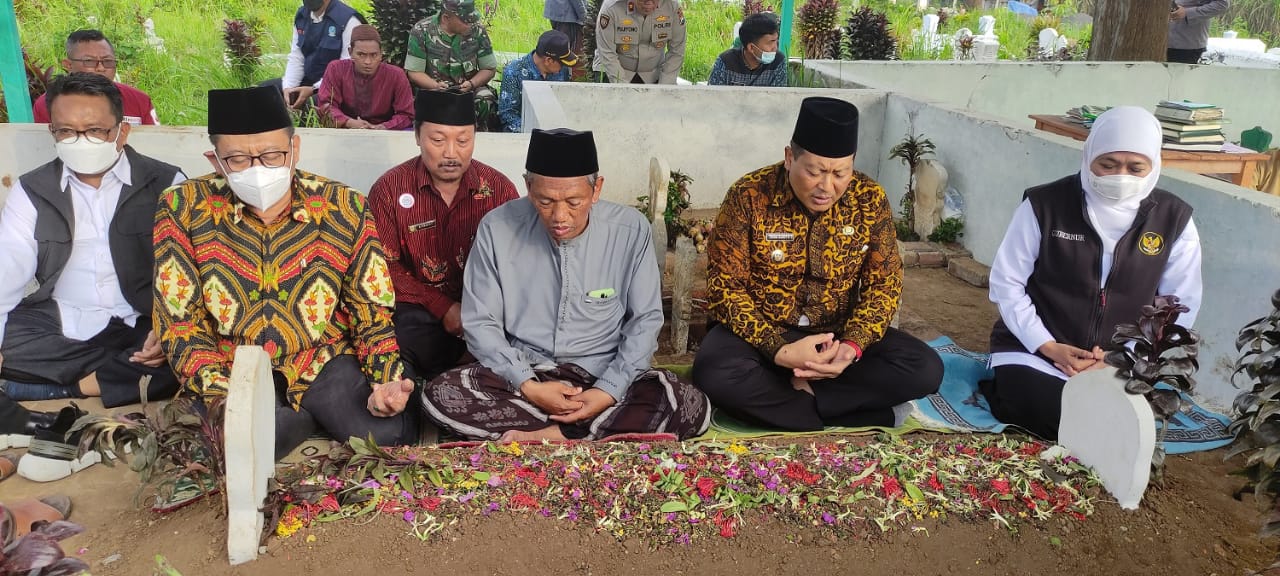 Pondok Miftahul Ulum Atthohirin Gondanglegi Malang Disambangi Gubernur Khofifah Jawa Timur Untuk Takziah Dan Berikan Santunan