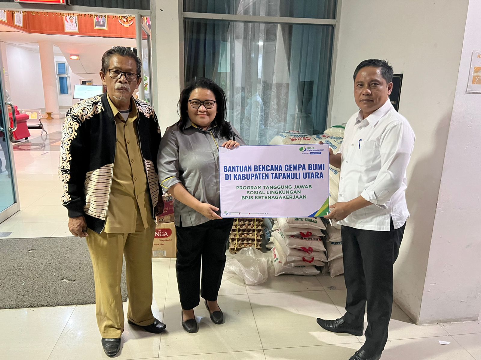 BPJAMSOSTEK Berikan Bantuan Logistik Bagi Korban Bencana Alam Gempa Bumi di Kabupaten Tapanuli Utara
