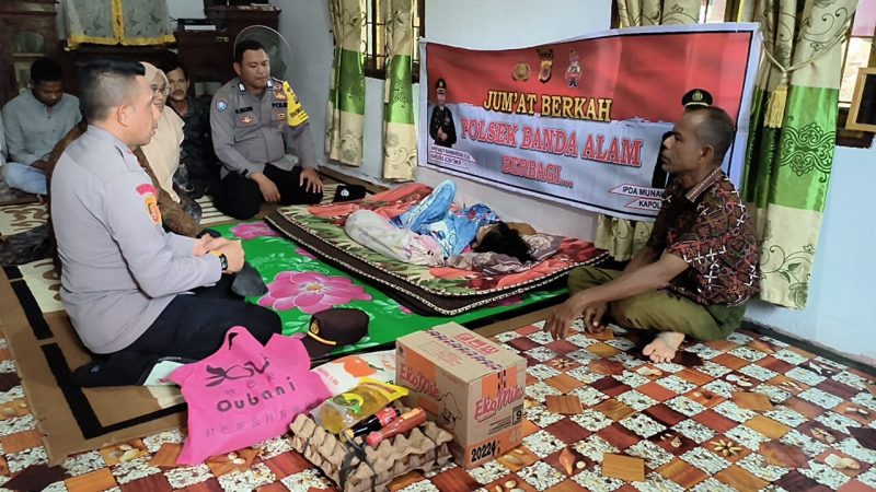 Peduli Bocah Penderita Gizi Buruk, Kapolsek Banda Alam Besuk dan Berikan Bantuan