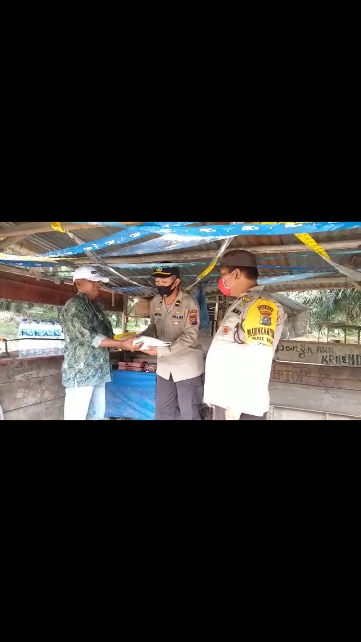 Masyarakat Tidak Mampu di Dua Nagori Mendapat Bantuan Sembako dari Kapolres Simalungun Melalui Polsek Balata