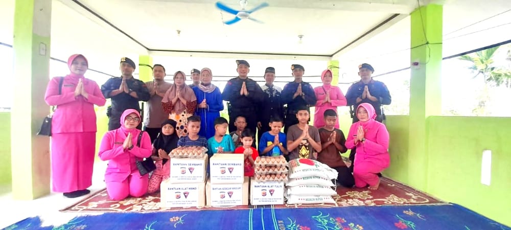 Brimob Aramiah Polda Aceh, Salurkan Bantuan untuk Panti Asuhan Malayahati
