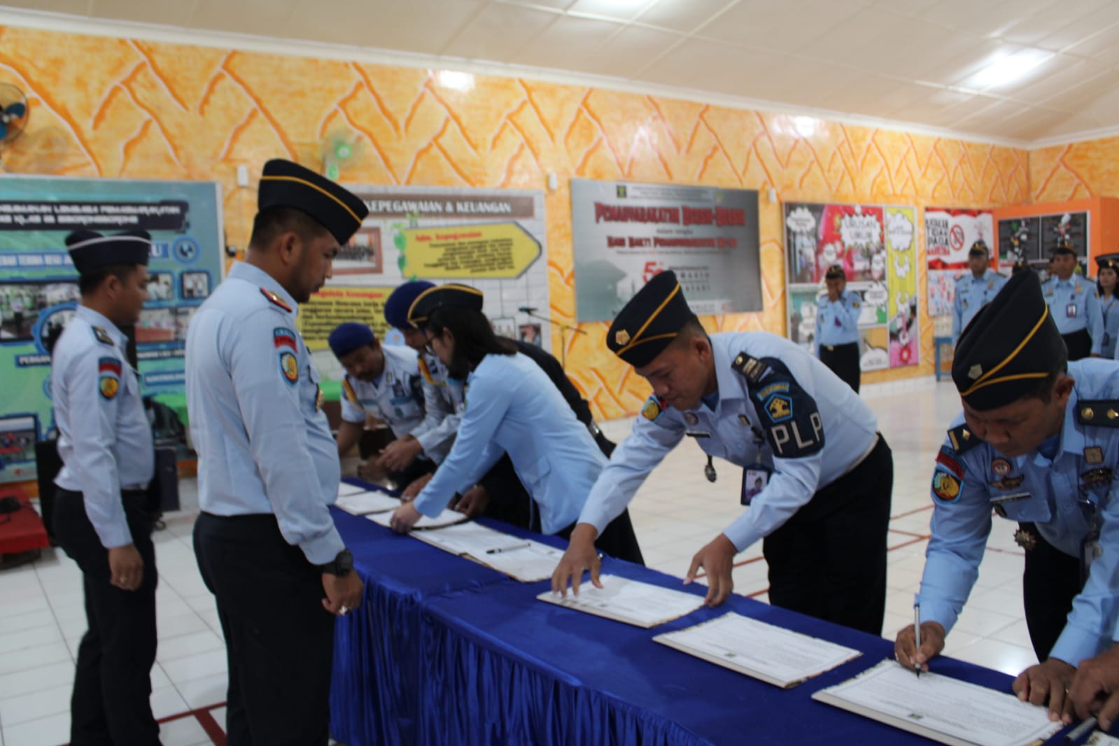 Wujudkan Netralisasi dalam Pemilu, Lapas Siborongborong KanwilKumham Sumut Laksanakan Penandatanganan Pakta Integritas Netralisasi Pegawai